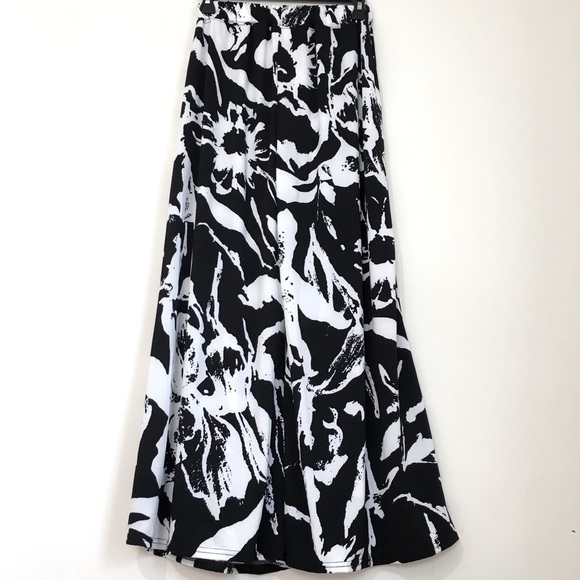 Liduaya High Rise Black White Flower Pull On Wide Flare Leg Cropped Slouchy Pant - Picture 2 of 16